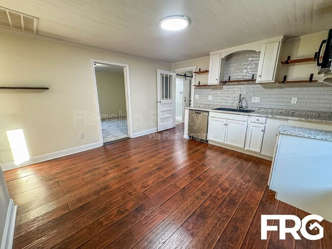 Building Photo - 914 Seaboard St