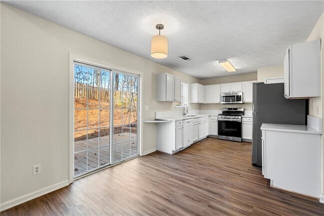 Building Photo - 3300 Northcliff Dr