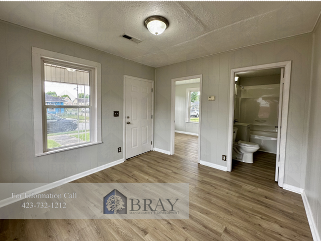 Building Photo - Fully remodeled cute cottage!