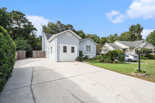 Building Photo - 1167 Landsdowne Dr