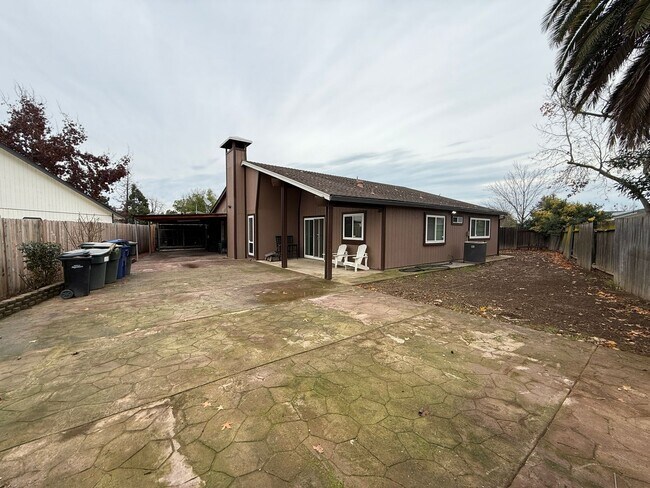 Building Photo - Bright Updated Single Story Home