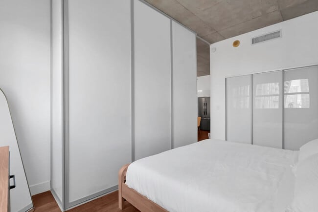 Building Photo - 137 NE 2nd Ave