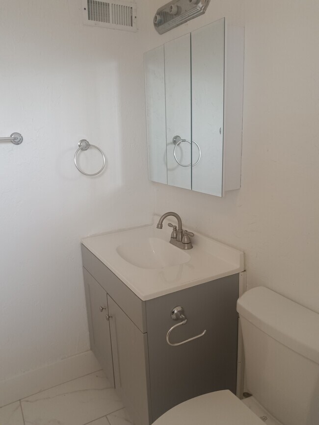 Building Photo - 6245 Margray Dr