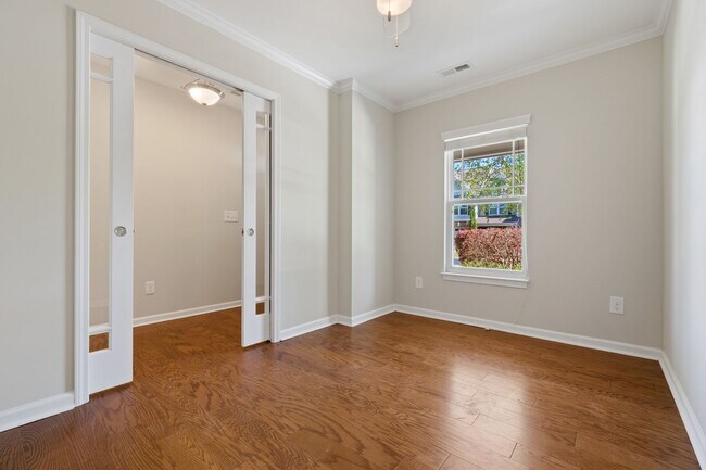 Building Photo - 3 Bedroom Townhouse in Braddock Park Community - Available May 8!