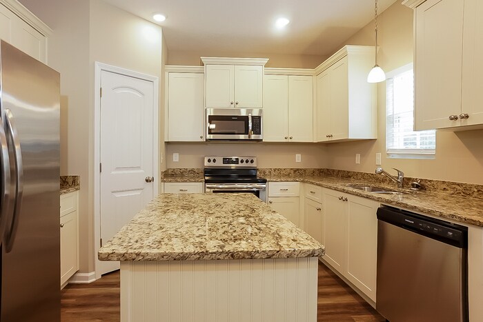 Building Photo - 1232 Oak Ln