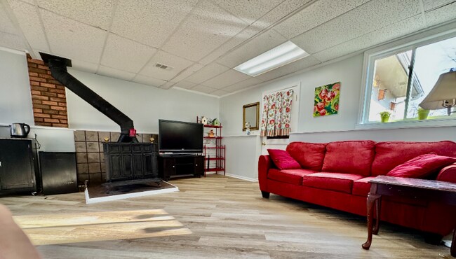 Building Photo - 111 White Oak Dr