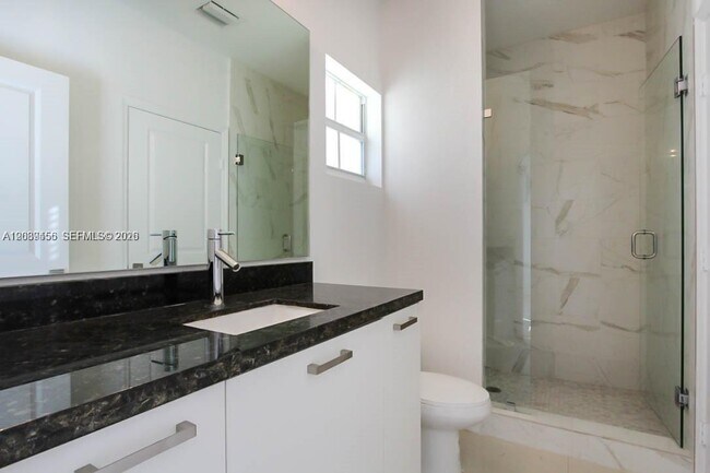 Building Photo - 15505 SW 12th Terrace