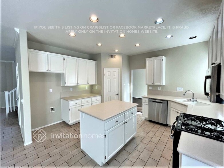 Building Photo - 23842 Sweet Pea Ct