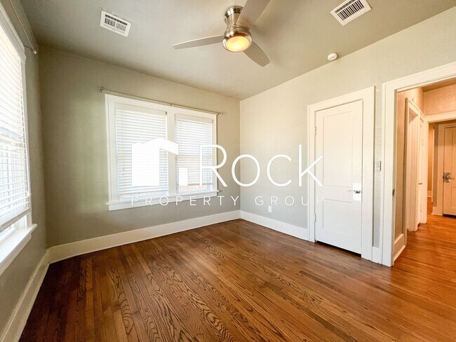 Building Photo - Must See 3 Bedroom/3 Bathroom Home near Edgemere Park