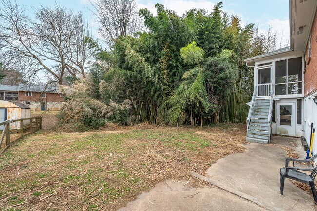 Building Photo - 4620 Golf Park Dr