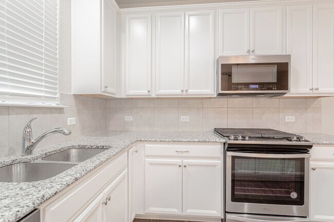 Building Photo - 632 Reinhardt Blvd