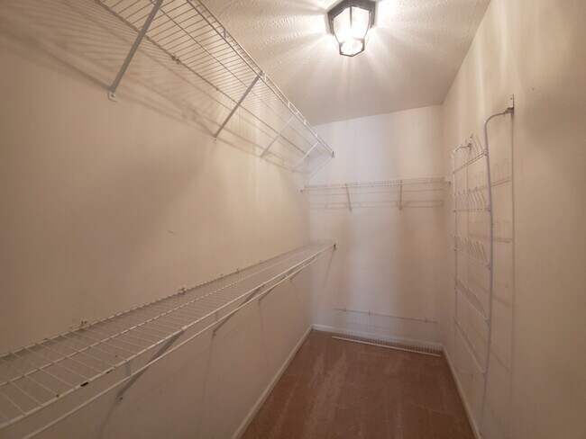 Building Photo - 426 Northview~ Sunset Ridge