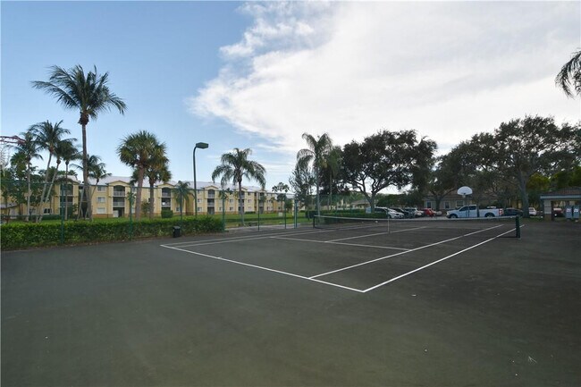 Building Photo - 2640 S University Dr