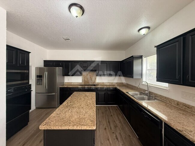 Building Photo - 918 Spring Knoll