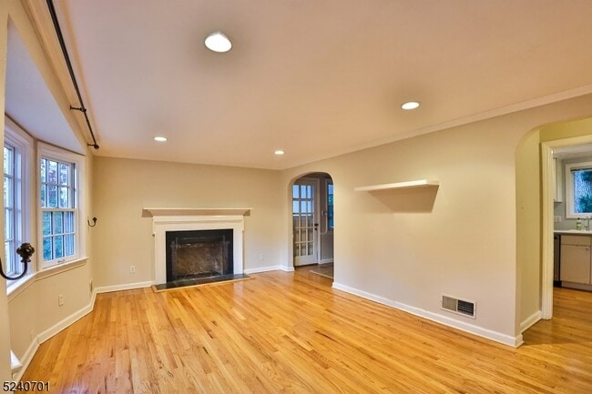 Primary Photo - 184 W Glen Ave