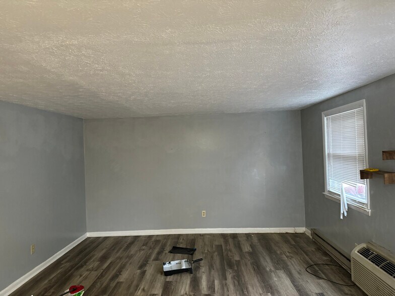 Building Photo - 939 Brookside Camp Rd