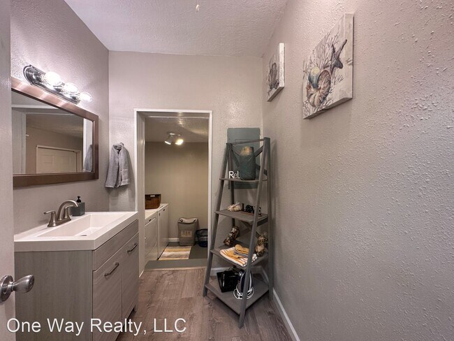 Building Photo - 3 br, 1.5 bath House - 3714 Yale Street