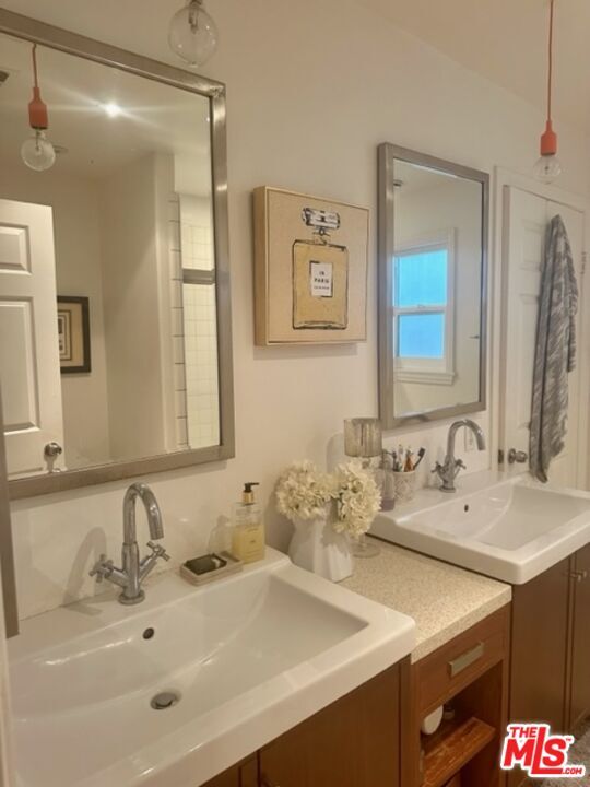 Building Photo - 126 Galleon St