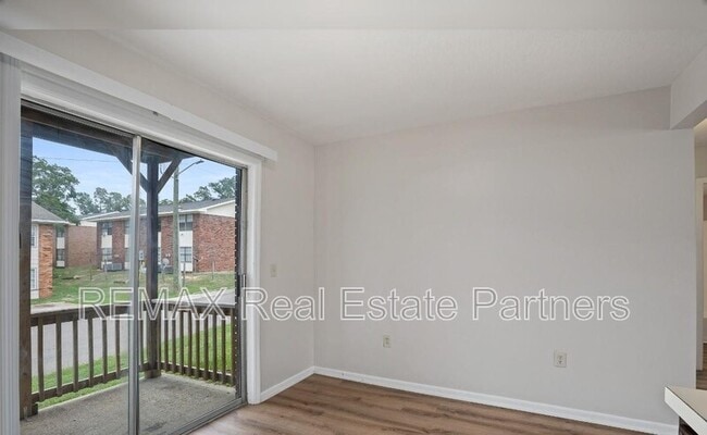 Building Photo - 4001 Mable St