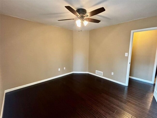 Building Photo - 125 Lantern Ridge Dr