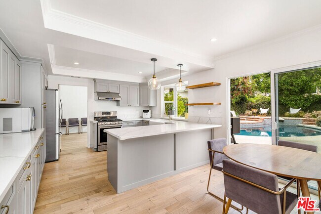 Building Photo - 13133 Morrison St