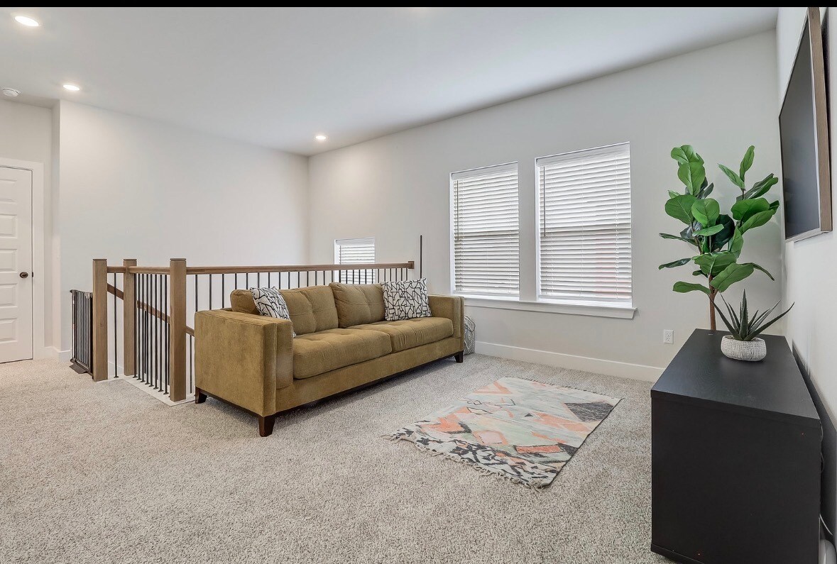 Building Photo - 6006 Rangeland Rd