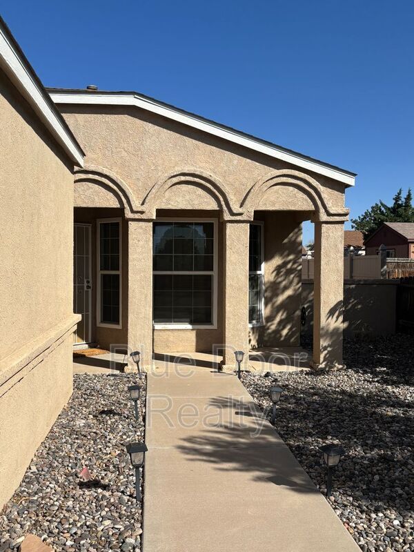 Building Photo - 2125 Sierra Ln NE