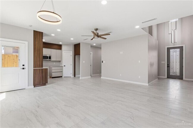 Building Photo - 2206 Corales St