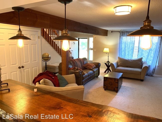 Building Photo - 596 Mountain Rd