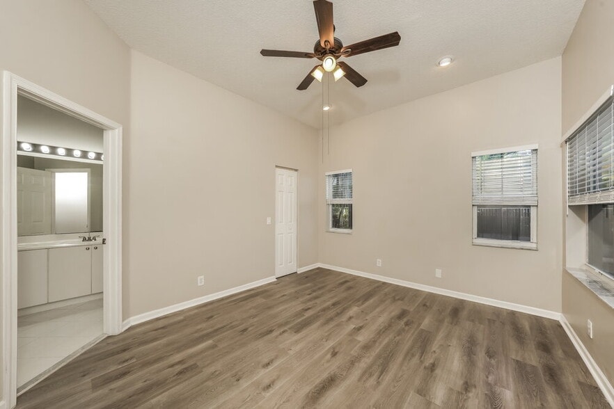 Building Photo - 966 Bluewood Terrace