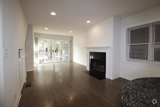 Building Photo - 3 bedroom in Chicago IL 60642