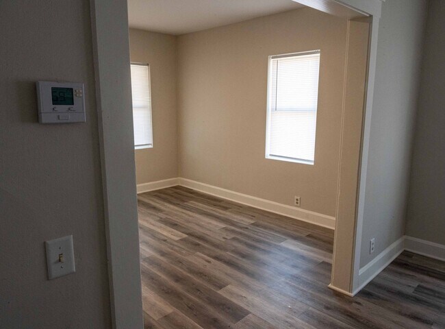 Building Photo - Remodeled 3 Bedroom 1 Bath home Ready for ...