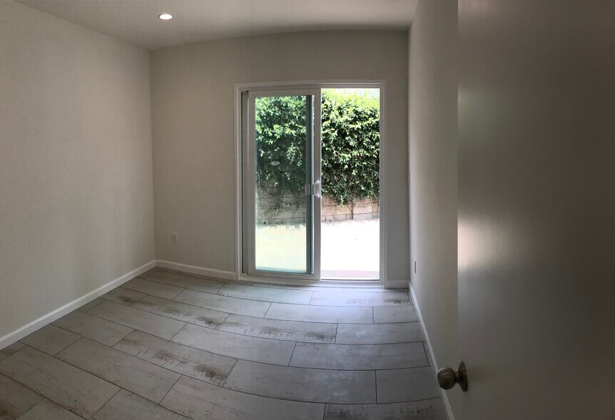 Building Photo - 10166 Petit Ave