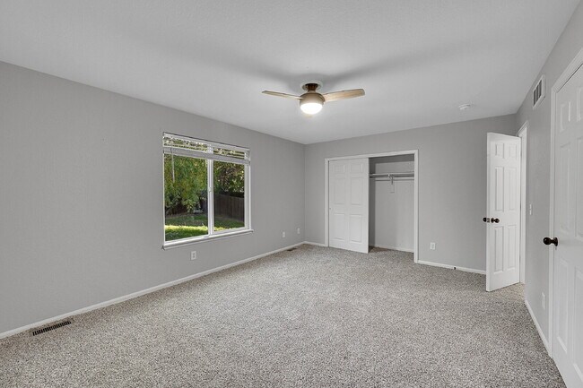 Building Photo - $2,295.00, 3 Bed, 2 bath located in Brighton.