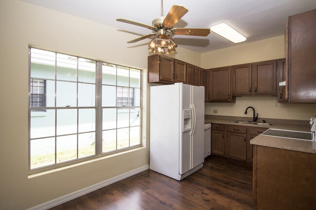 Building Photo - 2001 Pine Bluff Ave