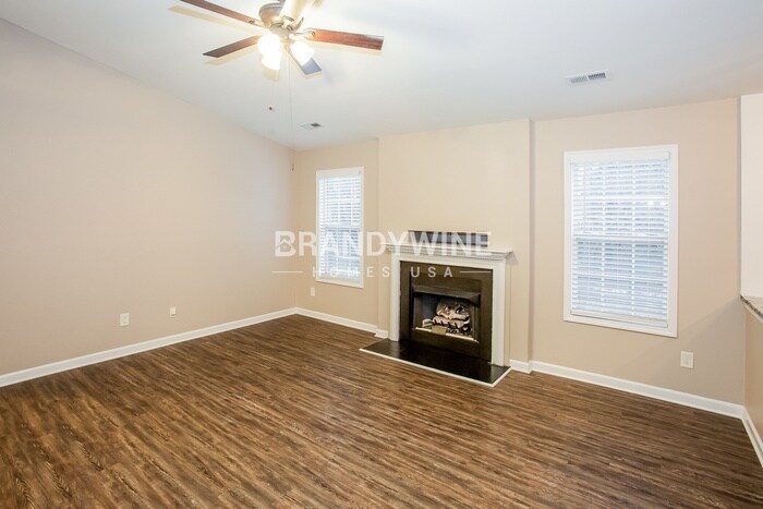 Building Photo - 5704 Shining Oak Ln