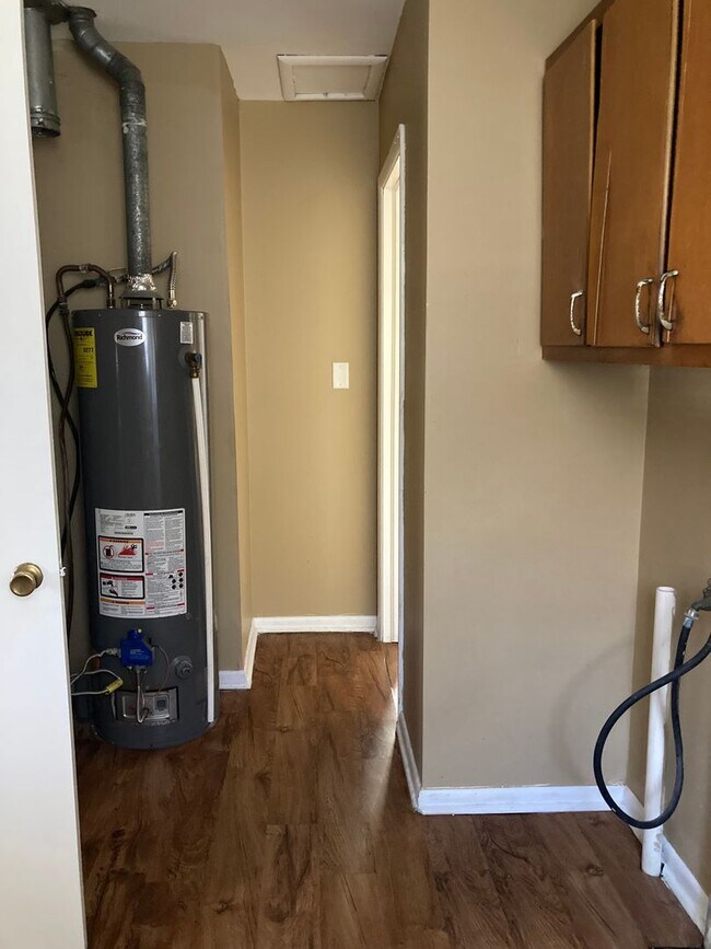 Building Photo - 3 bedroom 1 bath