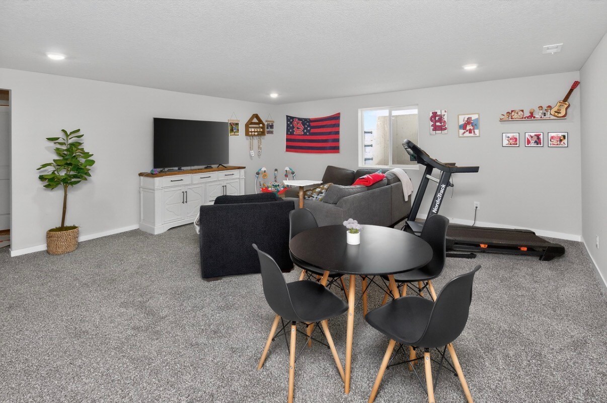 Building Photo - 2843 E 50th Ct