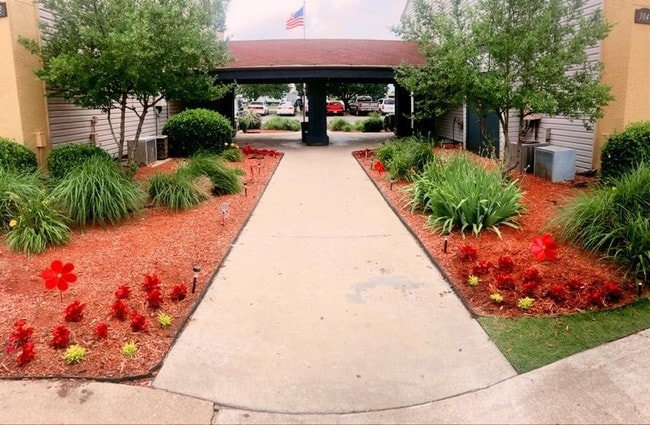 Building Photo - Sterling Heights (OK)
