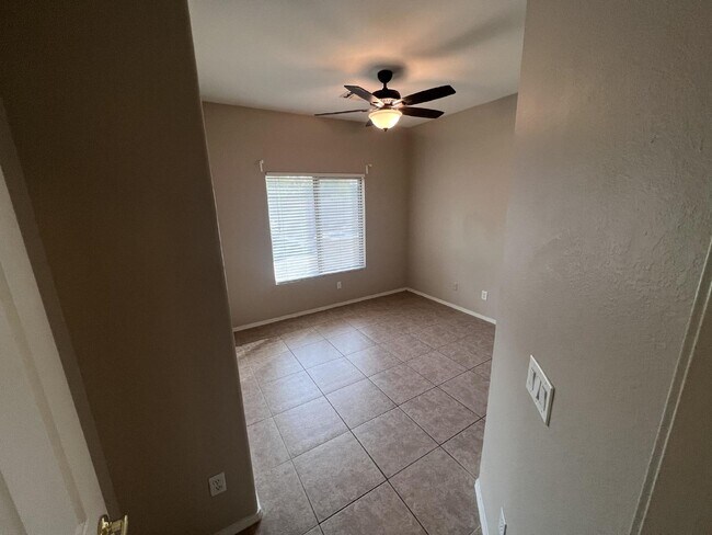 Building Photo - 3BDRM 2BA Residential home with pool for rent in Goodyear!