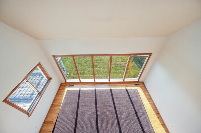 Building Photo - Beautiful home with views and in a gated c...
