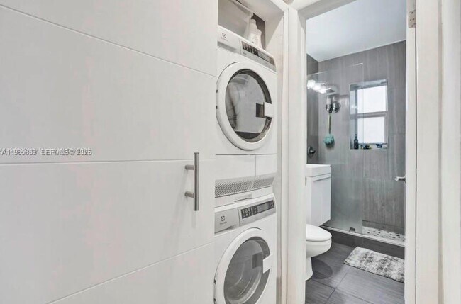 Building Photo - 10076 E Bay Harbor Dr