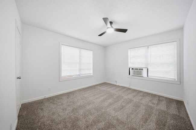 Building Photo - 1228 6th Ave N