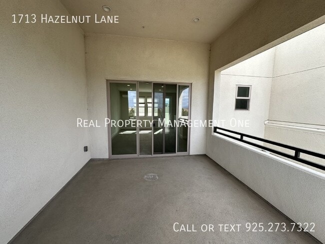 Building Photo - 1713 Hazelnut Ln