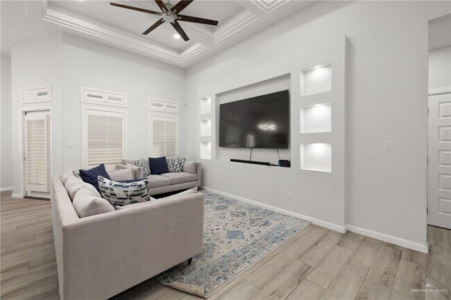 Building Photo - 20 N Chula Vista St
