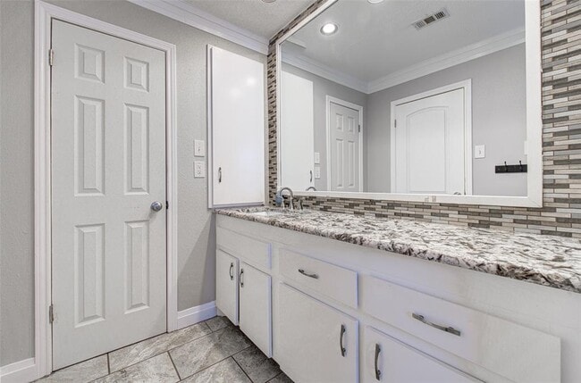 Building Photo - 177 World of Tennis Sq