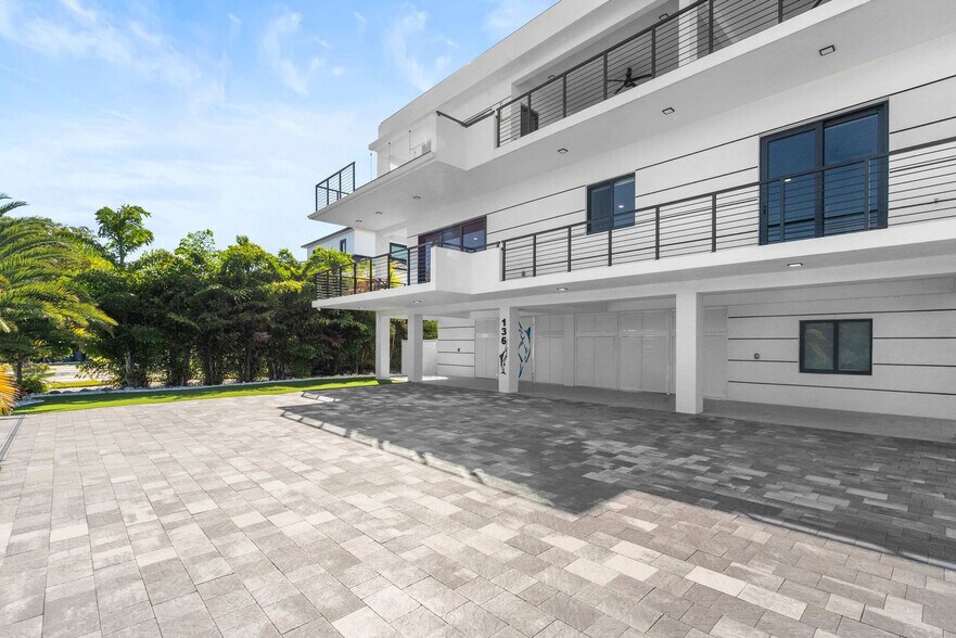 Building Photo - 136 Coco Plum Dr