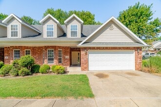 Building Photo - Beautiful & spacious 4 Bedroom condo w/fen...