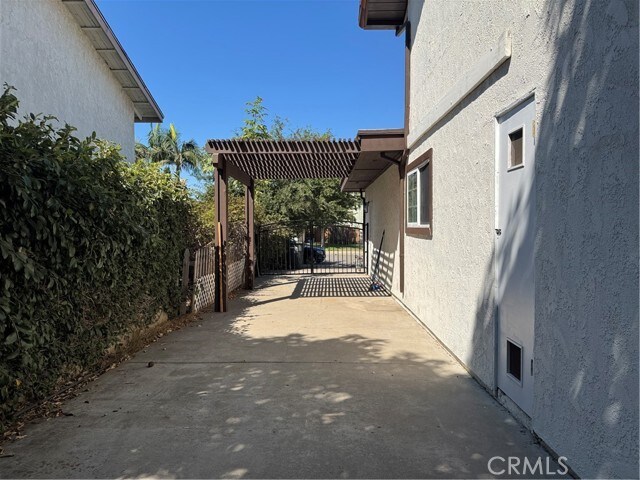 Building Photo - 353 S Heatherstone St