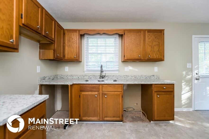 Building Photo - 371 Indian Hills Dr